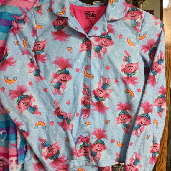 Trolls fleece bathrobe and TWO pajamas size 8/10 - Picture 3 of 6